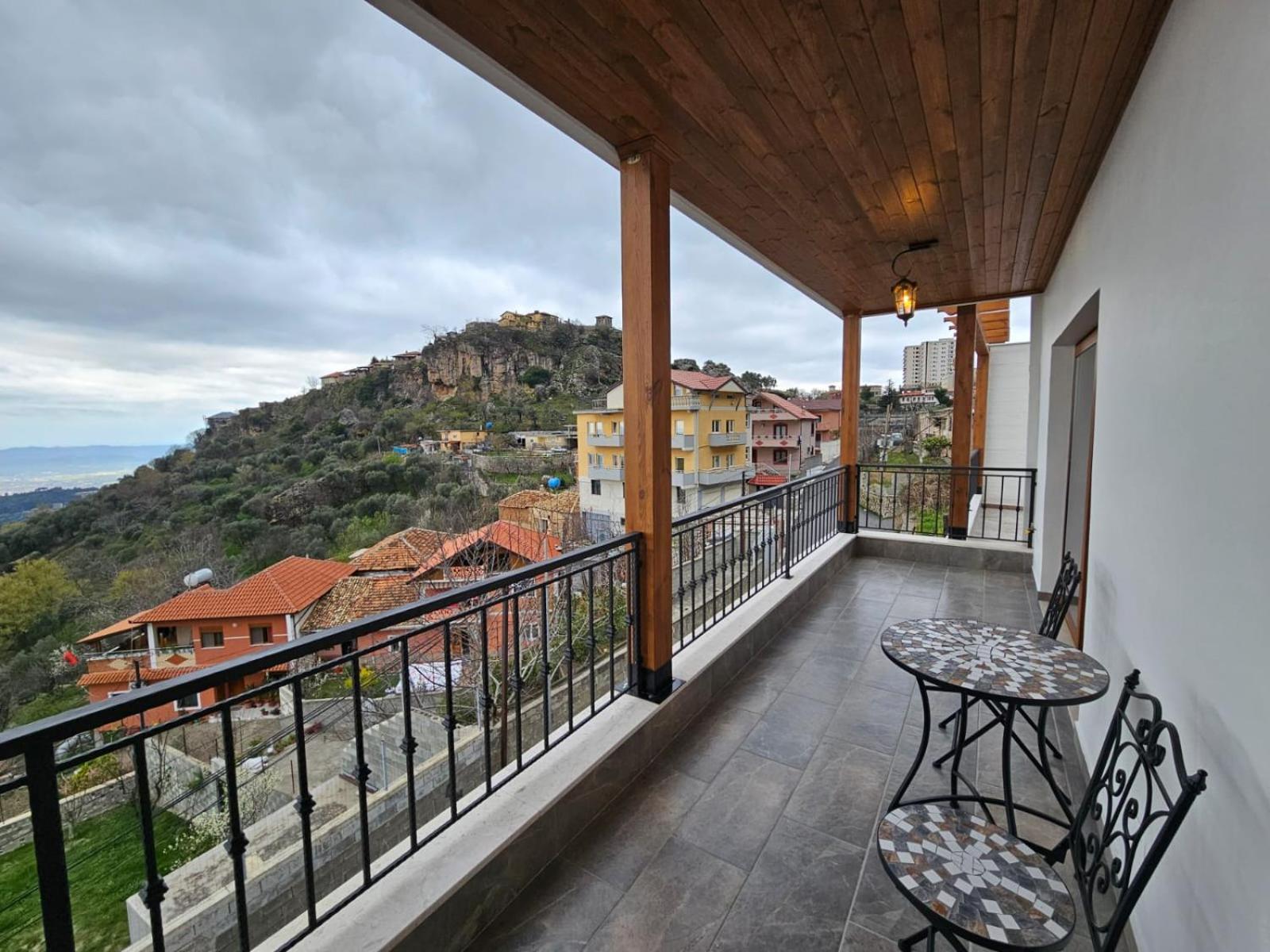 Vila Dani Near Castle And Old Bazar Kruje Bagian luar foto